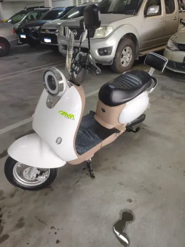 Vendo Scooter Elétrica Branca Cavalletta C12