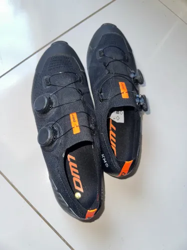 Vendo sapatilha de MTB - marca DMT