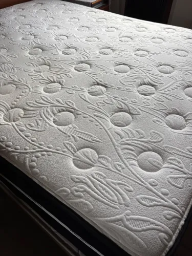 Cama Box , o colchão è da Cristalflex top de linha. Pouco uso