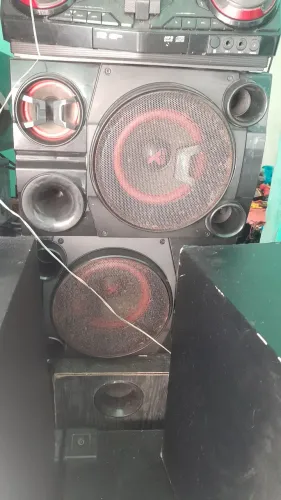 Vendo 2 caixas de som LG linha CM 