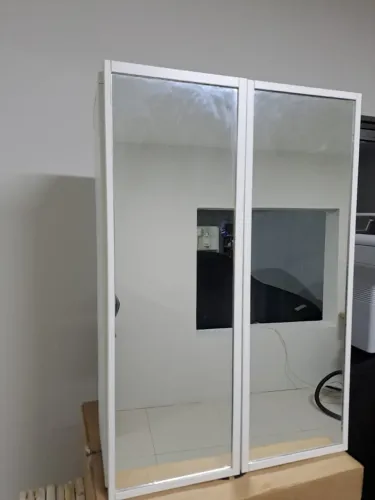 BALCÃO AÉREO COM ESPELHO PARA BANHEIRO