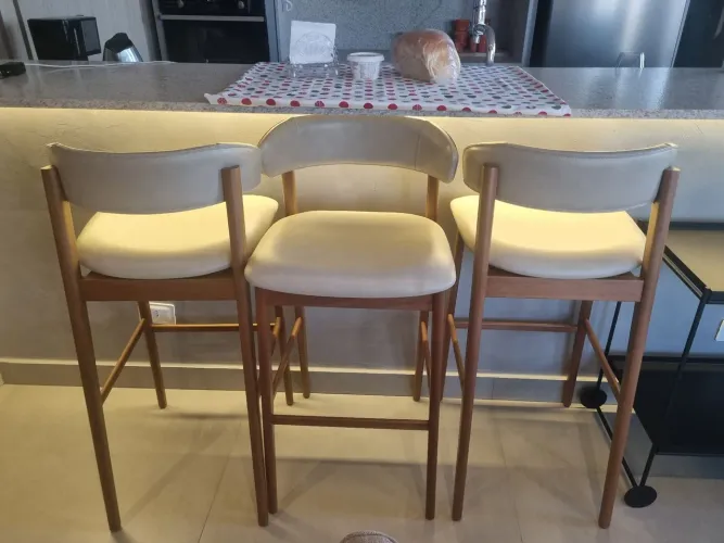 Vendo banquetas alta para balcão. São novas