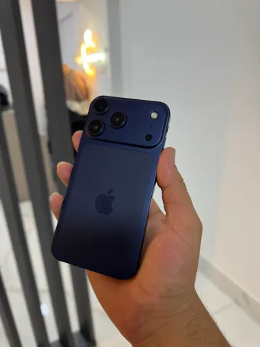 iPhone XR transformado no 17 Pro