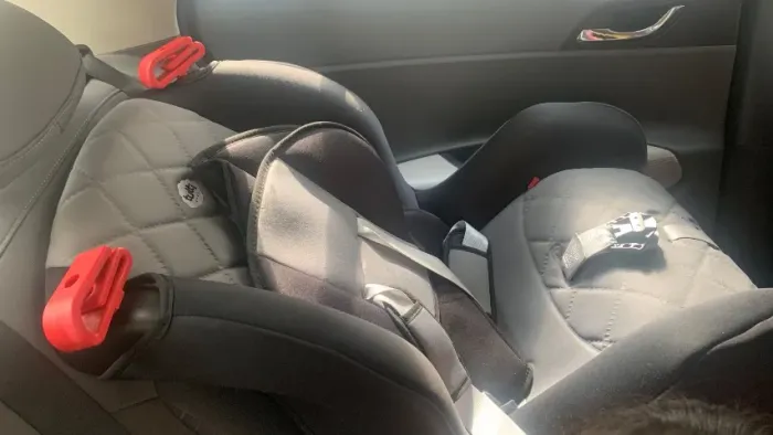 Vendo cadeirinha de carro tutti baby 9kg a 25kg.