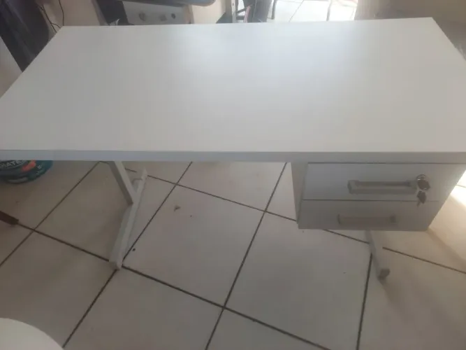 Mesa p/ escritório ou estudo 120×60 novo