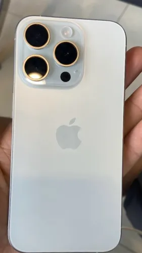 iPhone 15 Pro Branco Titânio