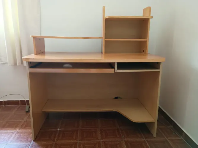 Mesa para computador em madeira