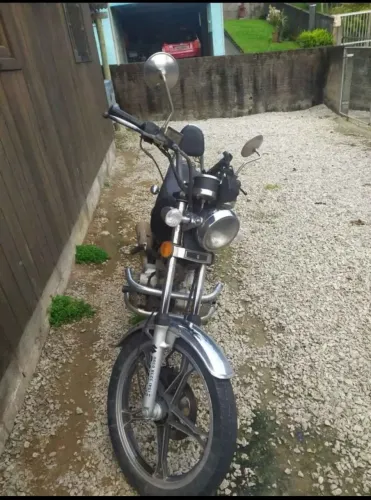Suzuki intruder 125 partida e freio a disco