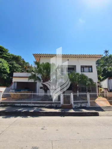 Casa de 2 pavimentos à venda no bairro Glória