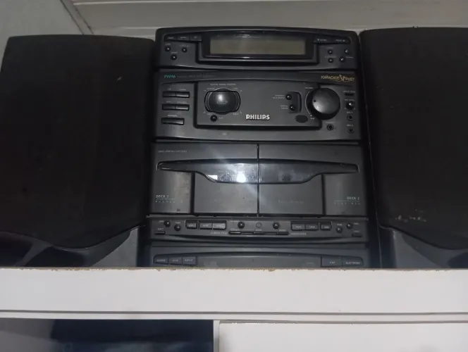 Vendo tv 42 polegadas e um som 3 em um
