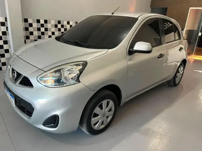 Nissan March 1.0 12V Flex 5P 2015