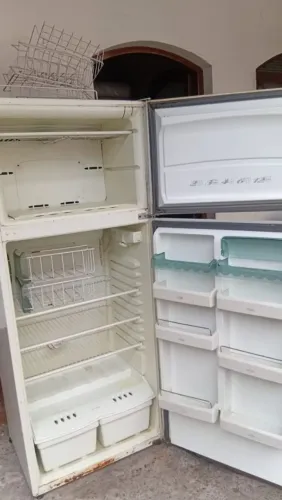 Geladeira dúplex pra arrumar ou retirar peças