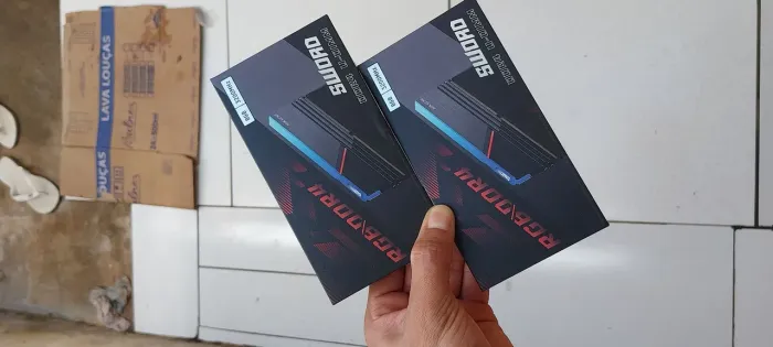 2 pentes de memória RAM Hiksemi Sword RGB 8gb 3200mhz DDR4