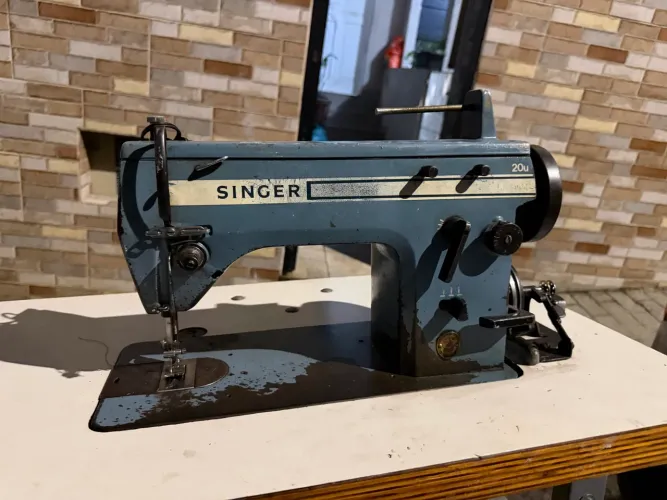 Máquina de costura profissional singer
