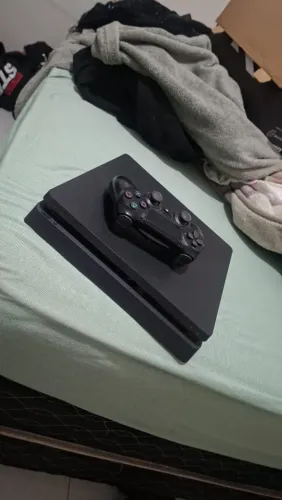 PS4 slim 