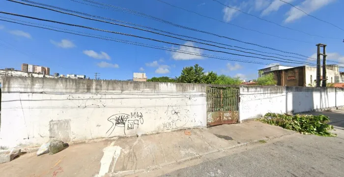 Excelente Oportunidade! Ideal para Investidores . Terreno c/ 1.804m², totalmente murado, c