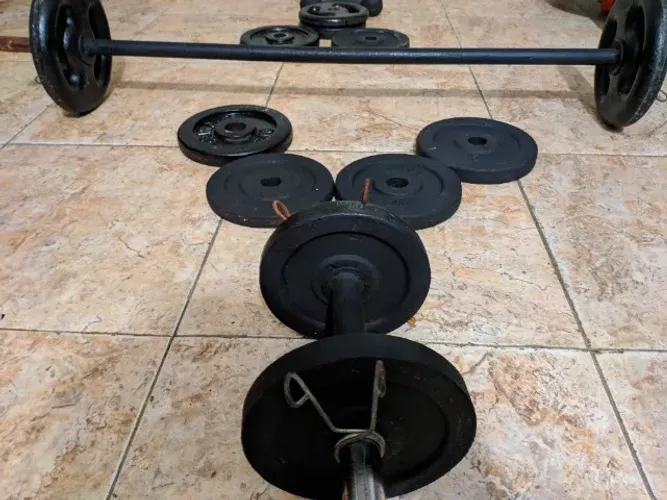 Kit com Barras, Anilha, Halter, Trampolim, Colchonete e outros para Musculação