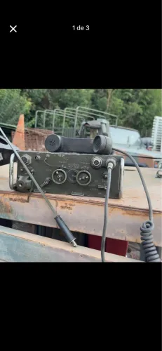 Amplificador rádio avulso com telefone e antena militar exército