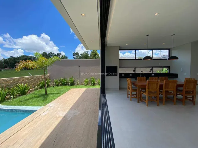 Casa no Condomínio á venda ,localizada no bairro Jockey Park II ,em Uberaba -Mg