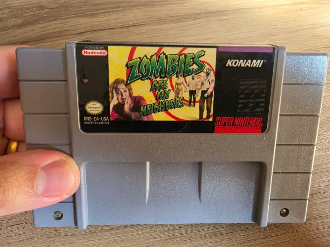 Jogo Zombies Ate My Neighbors - Super Nintendo - Loose