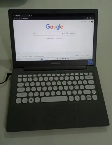 Notebook Samsung Flash F530, Intel, 4gb memória SSD 64gb armazenamento funciona
