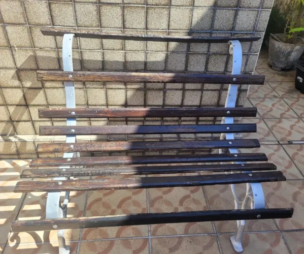Banco de Jardim em Ferro para Restaurar - Estrutura Muito Boa