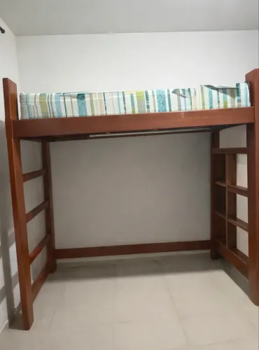 Beliche de madeira maciça