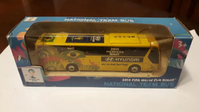 Ônibus da Seleção copa de 2014. Escala 1/96