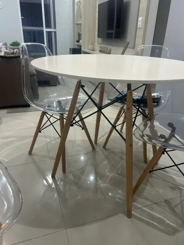 Mesa de jantar redonda. 90 cm