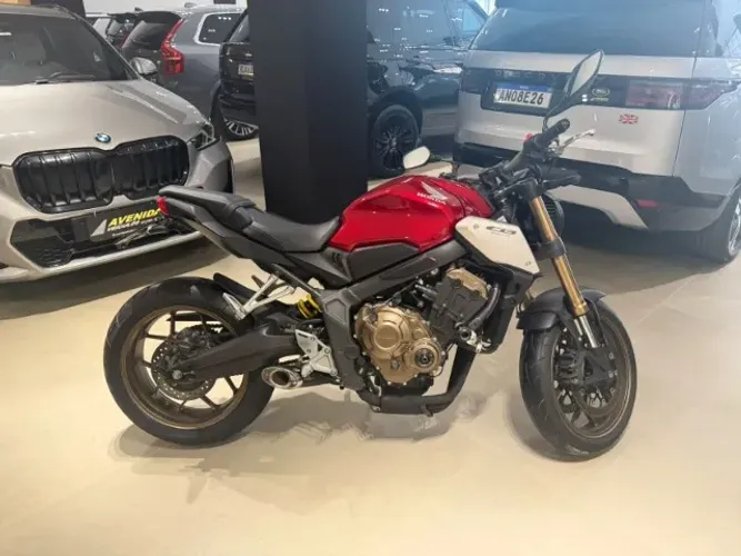 HONDA CB 650R COM APENAS 8300 KM, MOTO SE ENCONTRA IMPECÁVEL!