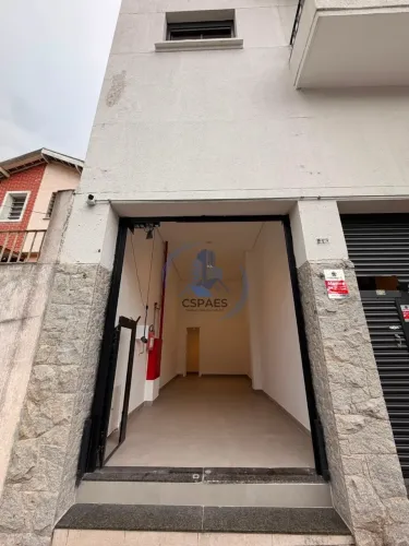 Salão comercial com pé direito alto, 1 banheiro, localização estratégica, Av. D. Pedro I -