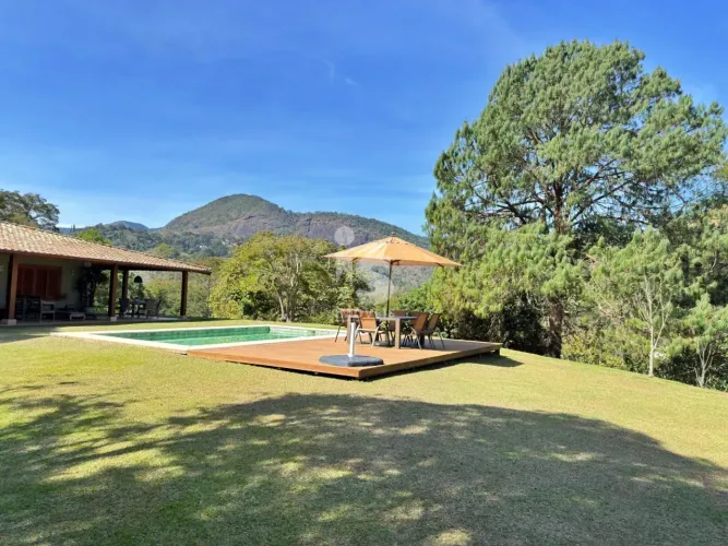 Casa dentro do condomínio em Itaipava