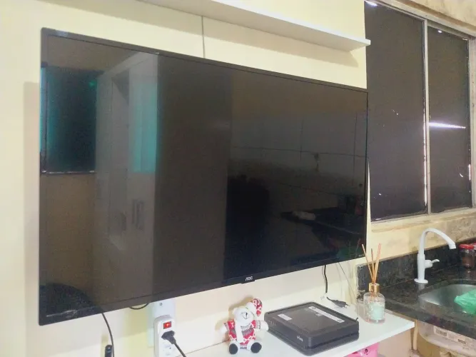 Tv AOC