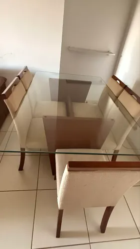 Mesa de Jantar 1,60x1,00 em Madeira Maciça com Vidro 12mm + 5 Cadeiras