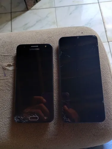 Vendo dois Samsung, um J5 Prime e Um A30
