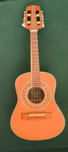 Cavaquinho - Madeira maciça em Cedro Rosa