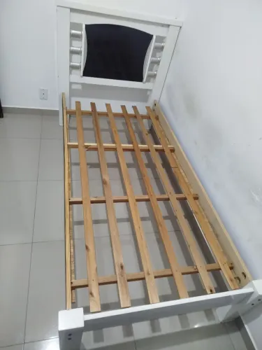 Vendo cama de solteiro