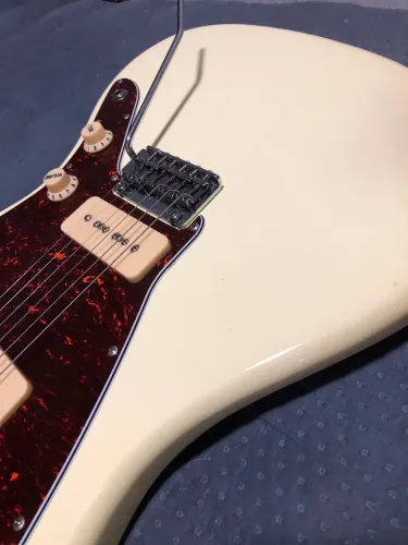 Guitarra Tagima Jazz master