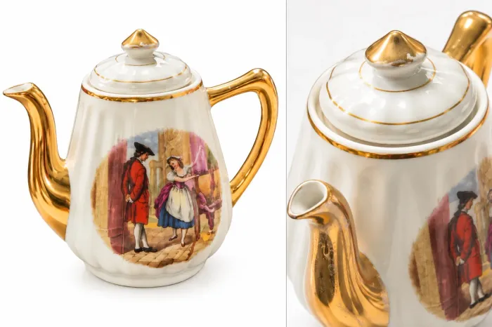 ANTIGUIDADE Bule Antigo Cidamar Rami Jundiaí Porcelana com Cena Galante e Dourado