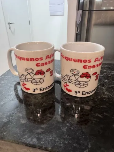 Caneca romantica para presentear casais em encontros de casais .