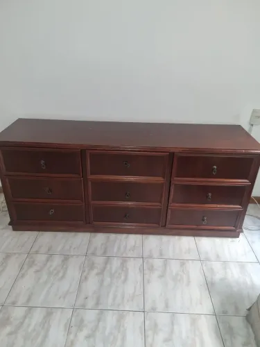 Vendo Buffet com 9 gavetas em madeira maciça medindo 1,85 x 55cm com 78cm de altura 