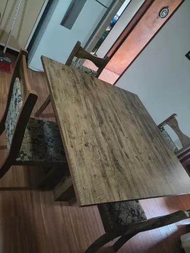 Mesa com 8 cadeiras