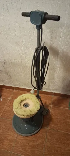 Enceradeira com acessórios 110v