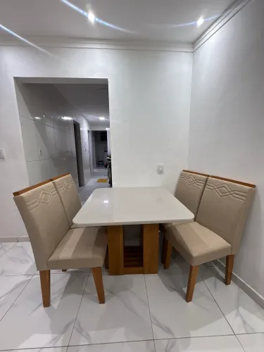 Mesa 4 cadeiras novíssima