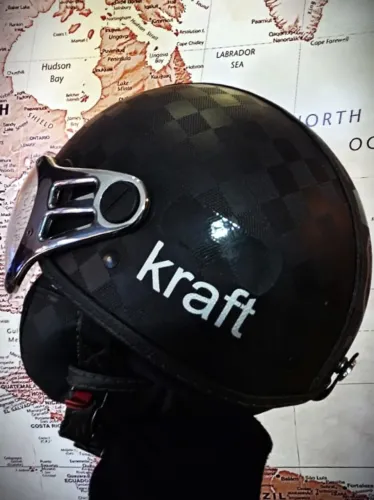 Capacete Kraft Plus Vintage Xadrez Preto