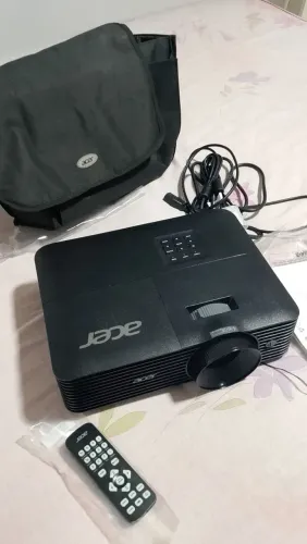 Projetor de multimídia Acer.