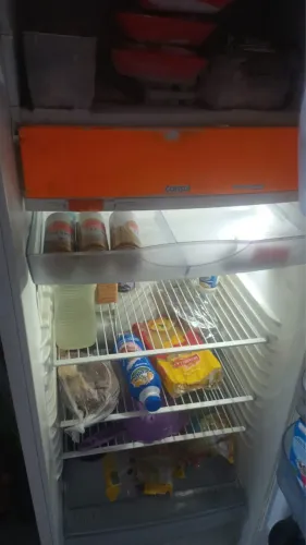 Vendo geladeira em ótimo estado de conservação 