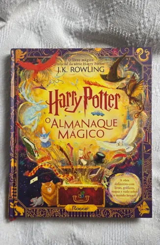 Livro Harry Potter: O almanaque mágico (com pôster)