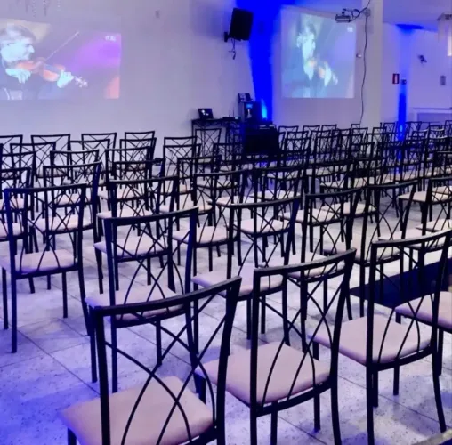Oportunidade ! Cadeiras estofadas p/ eventos (140 un). Conforto e elegância.