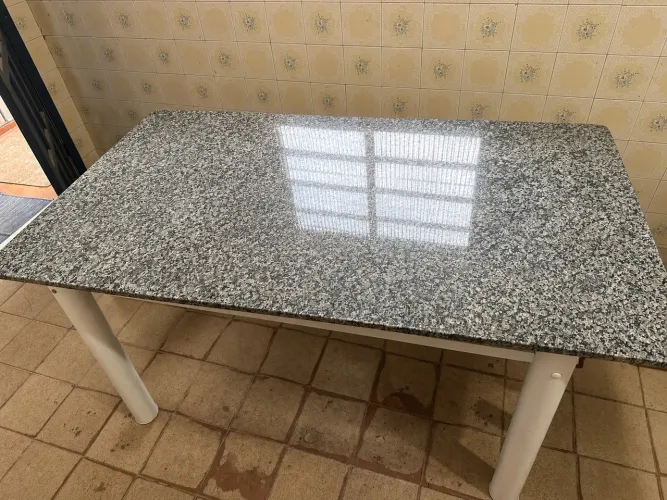 Vende-se mesa de mármore 6 lugares